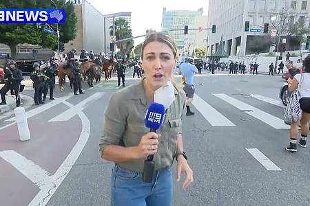 9news Australia/AAP/dpa | Die Demonstrationen gegen die Abschiebung von Einwanderern ohne Papiere führen teils zu gefährlichen Momenten. 
