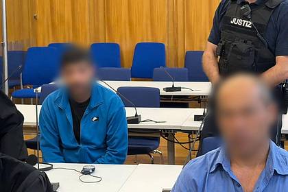 Martin Oversohl/dpa | Die beiden angeklagten Lastwagenfahrer sollen sich mit dem späteren Opfer unter anderem über den Ukraine-Krieg gestritten haben. 