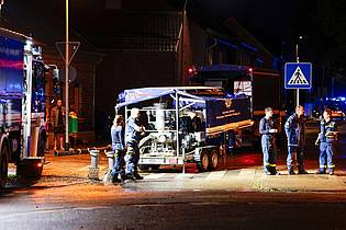 Thomas Banneyer/dpa | Auch in Erftstadt im Rhein-Erft-Kreis gab es zahlreiche Einsätze für die Rettungskräfte. 