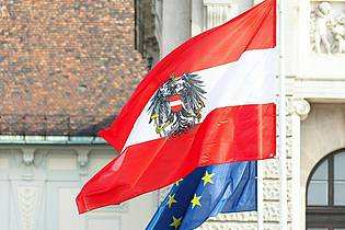 Florian Wieser/APA/dpa | Die EU-Kommission beaufsichtigt, ob die EU-Länder die Regeln für Haushaltsdefizite und Staatsschulden einhalten. (Archivbild)