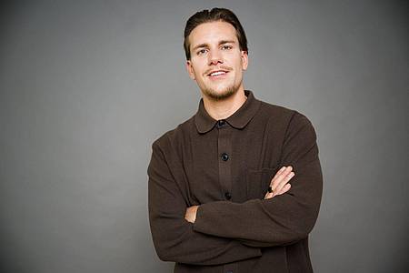 Henning Kaiser/dpa | Der Neu-Bachelor Felix Stein kommt aus Berlin - hält die Stadt aber nicht für ideal, um die neue Traumfrau zu finden.