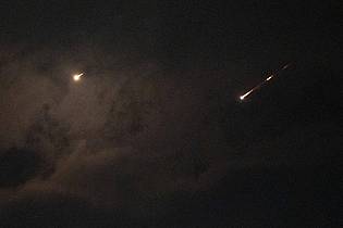 Ilia Yefimovich/dpa | Erneut feuert der Iran Raketen auf Israel ab.  