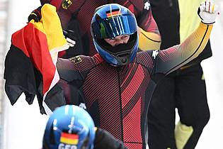 Francesco Friedrich holte auch Gold im Viererbob.