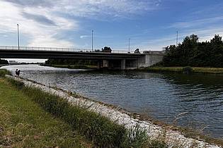 Sven Grundmann/NEWS5/dpa | Ein Junge ist tot im Main-Donau-Kanal in Nürnberg gefunden worden.