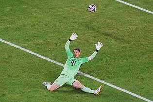 Marta Lavandier/AP/dpa | Manuel Neuer kann das Tor zum 1:1 nicht verhindern.