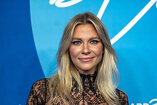 Monika Skolimowska/dpa | Schauspielerin Valentina Pahde stand für die ZDF-Reihe «Das Traumschiff» in Afrika vor der Kamera. (Archivbild)