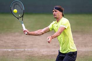 David Inderlied/dpa | Alexander Zverev hat sich in Halle ins Viertelfinale gekämpft.