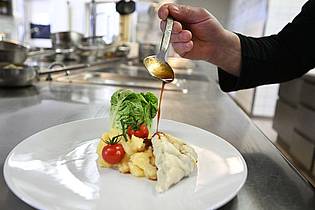 Bernd Weißbrod/dpa | Metzingen lädt am Wochenende zum Maultaschen-Fäschdival mit mehr als 150 Sorten Maultaschen ein. (Illustration)