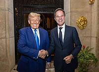 Erik Luntang/Nato/dpa | Mehr Lob geht kaum: Nato-Generalsekretär Mark Rutte schickte US-Präsident Trump zu dessen Reise nach Europa eine ganz besondere Nachricht. (Archivbild)
