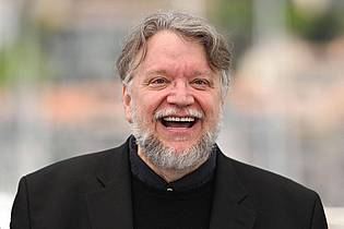 Miguel Medina/AFP/dpa | Guillermo del Toro kürzlich in Cannes - «Frankenstein» ist eine Herzensprojekt des Mexikaners. (Archivbild)