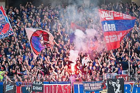 Uwe Anspach/dpa | Die Heidenheimer Fans dürfen sich auf ein weiteres Bundesliga-Jahr freuen.