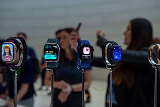 Andrej Sokolow/dpa | Die Deutsche Umwelthilfe zweifelt an der angeblichen Klimaneutralität der Apple Watch. 