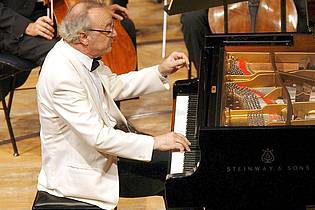 Keystone/EPA/dpa | Der Pianist Alfred Brendel 2006 in Luzern.