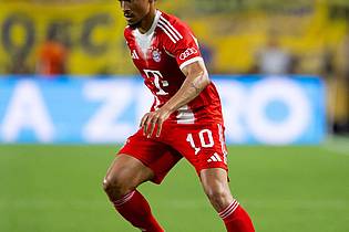 Sven Hoppe/dpa | Leroy Sané am Ball gegen Boca Juniors. Steht er gegen Benfica noch einmal in der Bayern-Startelf vor dem nahenden Abschied zu Galatasaray Istanbul?