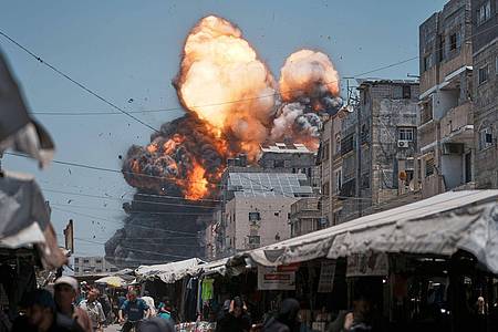 Jehad Alshrafi/AP/dpa | Vorerst geht der Krieg in Gaza weiter. 