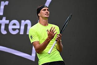 Marijan Murat/dpa | Alexander Zverev ermöglichte Taylor Fritz das entscheidende Break im ersten Satz mit leichteren Fehlern.