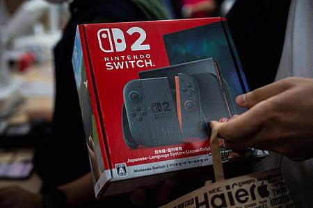 Louise Delmotte/AP/dpa | Schon die Vorbestellungen der Switch 2 waren schnell ausgeschöpft. (Archivbild)