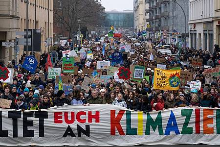 Monika Skolimowska/dpa | Die EU will bis Ende des Jahrzehnts eine Reduzierung der Treibhausgasemissionen um 55 Prozent. (Archivbild)