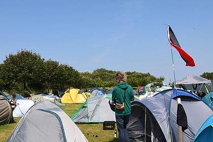 Lea Albert/dpa | Im Sommer sollen die Punk-Protestcamps auf Sylt in die vierte Runde gehen.