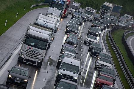 Stefan Puchner/dpa | Volle Fahrbahnen auf der A8 in Richtung Süden. 