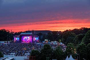 Daniel Karmann/dpa | Rock im Park und Rock am Ring werden auch von Älteren besucht. (Archivbild)