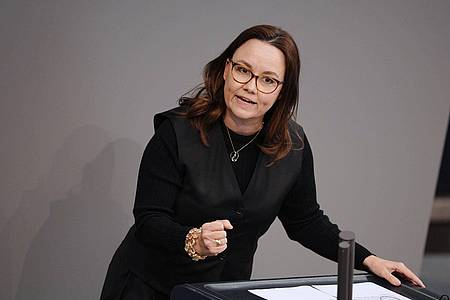 Kay Nietfeld/dpa | Die Ehefrau des ehemaligen SPD-Bundesvorsitzenden und Vizekanzlers Franz Müntefering (85) tritt die Nachfolge des bisherigen Geschäftsführers und Vorstandssprechers Björn Böhning an. 