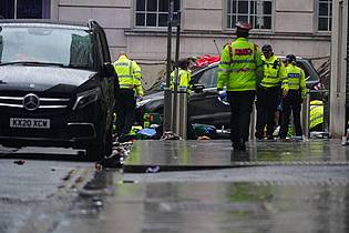Owen Humphreys/PA Wire/dpa | Festgenommen wird ein 53-Jähriger - der Fahrer des Wagens. 