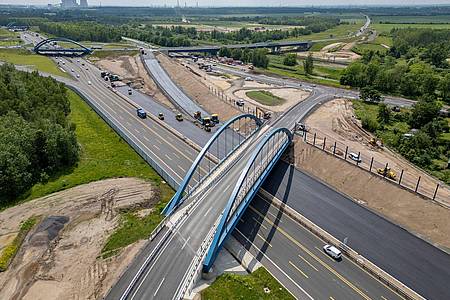 Jan Woitas/dpa | Mit Milliardenkrediten soll die Infrastruktur saniert werden. (Illustration)