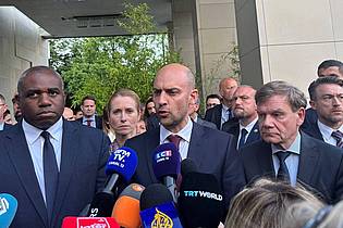 Christiane Oelrich/dpa | Außenminister Johann Wadephul (r-l) und die Außenminister von Frankreich, Jean-Noël Barrot, und Großbritannien, David Lammy, am Freitag in Genf.