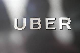 Christoph Dernbach/dpa | Uber wird künftig in Deutschland auch den Transport von Gegenständen vermitteln.