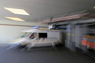 David Vincent/AP/dpa | Die Behörden in Nordfrankreich suchen fieberhaft nach der Ursache für die schwere Erkrankung von sieben Kindern (Symbolbild).