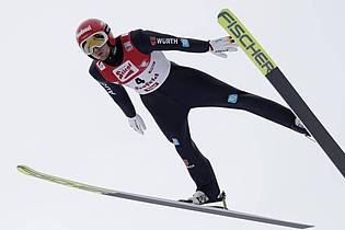 Kombinierer Terence Weber darf als Vorspringer auf die Olympia-Schanze. Foto: Lisa Leutner/AP/dpa