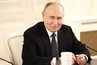 Vyacheslav Prokofyev/Kremlin Pool/Planet Pix via ZUMA Press Wire/dpa | Jedes Jahr hält Putin beim Wirtschaftsforum in seiner Heimatstadt St. Petersburg eine Rede.