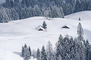 Lino Mirgeler/dpa | Winterräume in Hütten sollen Bergsportlern als sichere Unterkunft dienen, werden aber teils als Party-Spot missbraucht (Symbolbild).