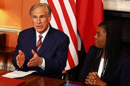 Peter Nicholls/Pool Getty Images Europe/AP/dpa | US-Gouverneur Greg Abbott. (Archivfoto)