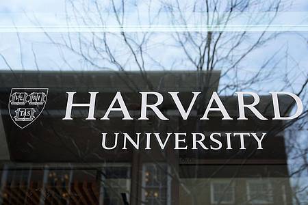 Charles Krupa/AP/dpa | Trump hat der Elite-Universität Harvard den Kampf angesagt. (Archivbild)