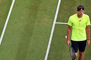 Marijan Murat/dpa | Alexander Zverev verlor den ersten Satz gegen Taylor Fritz nach einem schwächeren Aufschlagspiel.