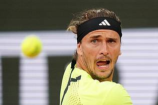 Aurelien Morissard/AP/dpa | Alexander Zverev fliegt in Paris im Viertelfinale raus.