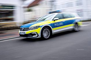 Sina Schuldt/dpa | Die Polizei ermittelt europaweit wegen Callcenter-Betrugs. (Symbolfoto)