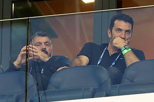 Branislav Racko/dpa | Italiens neuer Nationaltrainer Gennaro Gattuso (l) erlebte ein spannendes K.o.-Duell.