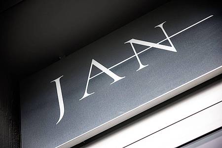 Matthias Balk/dpa | Schriftzug vom Restaurant «Jan» in München. (Archivbild)