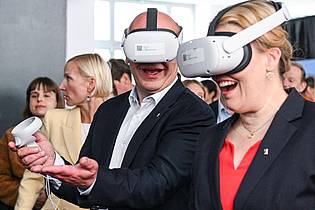 Jens Kalaene/dpa | Berlins Regierender Bürgermeister Kai Wegner (CDU) und Wirtschaftssenatorin Franziska Giffey (SPD) sehen Berlin als wichtigsten Gaming-Standort Deutschlands.  