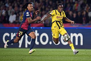 Federico Gambarini/dpa | Jamie Gittens (r) ist derzeit ein begehrtes Spekulationsobjekt auf dem Transfermark.