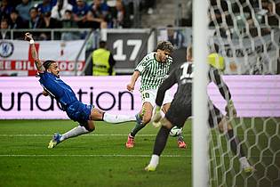 Rafal Oleksiewicz/PA Wire/dpa | Abdessamad Ezzalzouli (M) erzielte für Betis Sevilla das 1:0 im Conference-League-Finale
