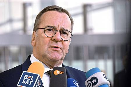 Anna Ross/dpa | Verteidigungsminister Boris Pistorius und seine Kolleginnen und Kollegen sollen den neuen Nato-Zielen an diesem Donnerstag zustimmen. (Archivbild)