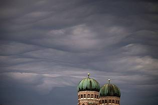 Peter Kneffel/dpa | Wolken bestimmen in Teilen Deutschlands das Bild in den kommenden Tagen. 