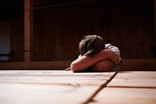 Annette Riedl/dpa | Sexualisierte Gewalt an Kindern kann für die Betroffenen ein Leben lang folgen haben (Foto: Archiv).