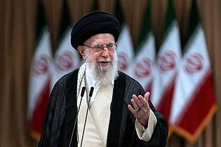 Vahid Salemi/AP/dpa | «Symbolische spirituelle Figur in der schiitischen Welt»: Der iranische Religionsführer Ajatollah Chamenei. (Archvbild)