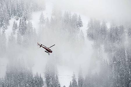 Jean-Christophe Bott/KEYSTONE/dpa | In der Schweiz sind die Leichen von fünf Skitourengängern entdeckt worden. (Foto: Archiv)