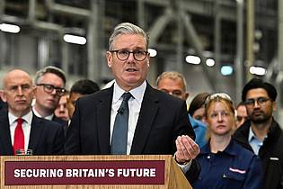 Andy Buchanan/POOL AFP/AP/dpa | Der britische Premier will sein Land kriegsbereit machen.